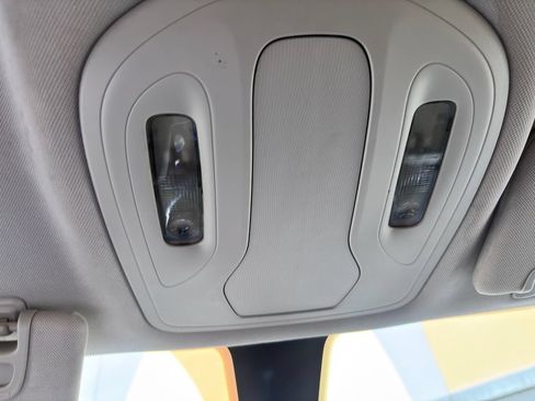 Used 2020 Chrysler Voyager L FWD image 21
