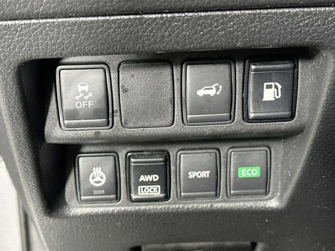 Used 2018 Nissan Rogue SV w/ Premium Package AWD/4WD image 10