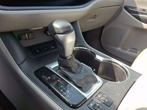Used 2016 Toyota Highlander XLE w/ Four Season Floor Mat Package AWD/4WD image 16