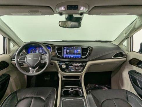 Used 2023 Chrysler Pacifica Limited FWD image 27