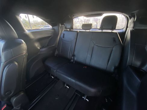 Used 2025 Toyota Sienna XSE w/ XSE Plus Package image 23