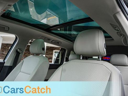 Used 2020 Volkswagen Tiguan SE w/ Panoramic Sunroof Package FWD image 21