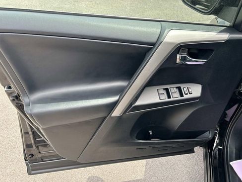 Used 2018 Toyota RAV4 XLE image 24