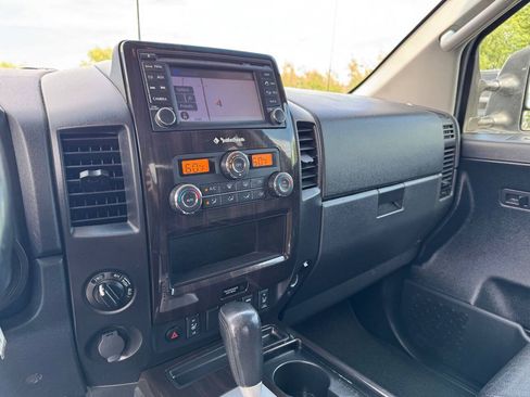 Used 2013 Nissan Titan SL AWD/4WD image 21