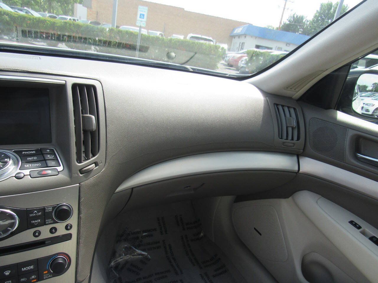 Used 2011 INFINITI G37 x Sedan w/ Premium Pkg AWD/4WD image 28