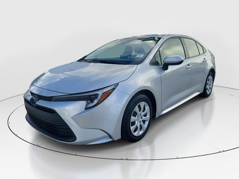 Certified 2024 Toyota Corolla LE FWD image 3