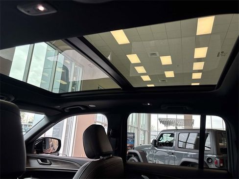 New 2025 Jeep Grand Cherokee Limited image 8