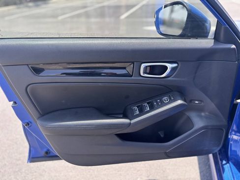 Used 2022 Honda Civic Touring image 11