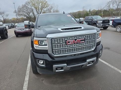 Used 2019 GMC Sierra 2500 Denali w/ Duramax Plus Package image 2