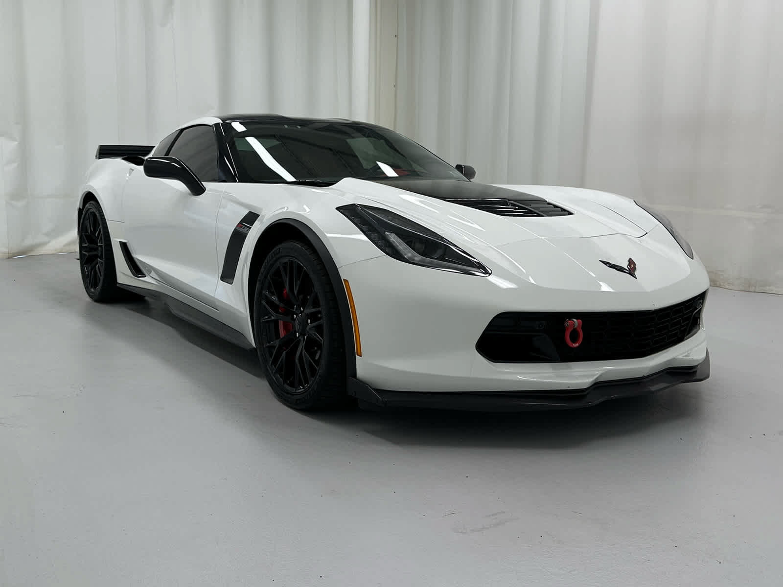 Used 2016 Chevrolet Corvette Z06 w/ 3LZ Preferred Equipment Group RWD image 1