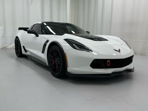 Used 2016 Chevrolet Corvette Z06 w/ 3LZ Preferred Equipment Group RWD image 1