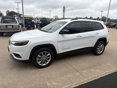 Used 2022 Jeep Cherokee Latitude Lux image 1