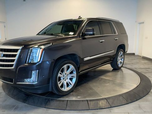 Used 2018 Cadillac Escalade Premium Luxury image 4