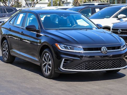 Certified 2025 Volkswagen Jetta S FWD image 4