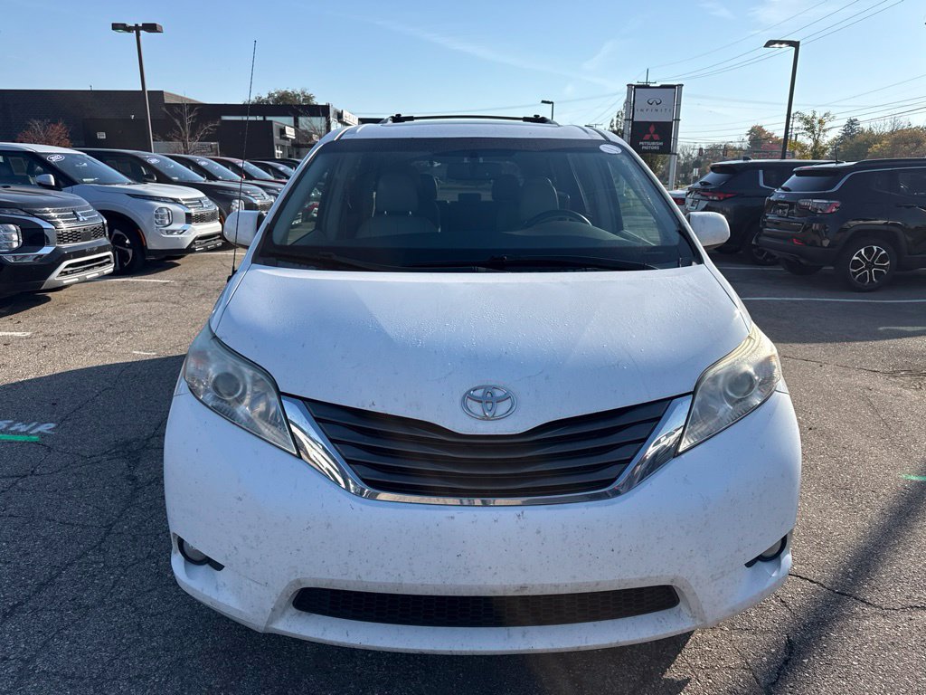 Used 2014 Toyota Sienna XLE AWD/4WD image 2