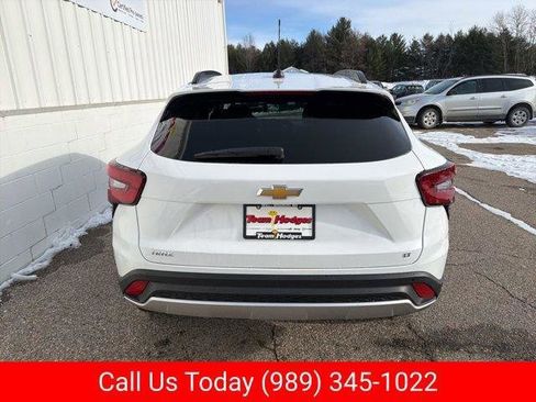 New 2026 Chevrolet Trax LT w/ Driver Confidence Package FWD image 8