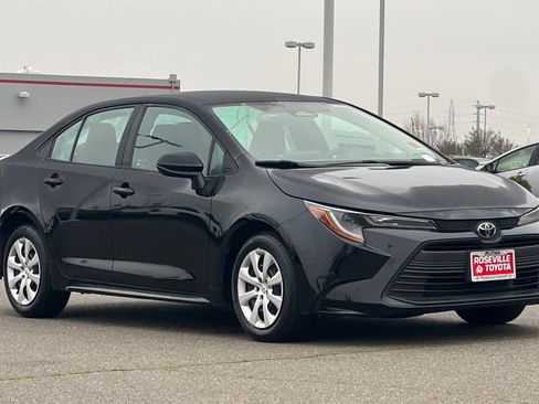 Used 2024 Toyota Corolla LE image 5