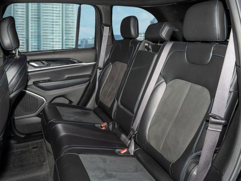 Used 2023 Jeep Grand Cherokee Trailhawk w/ Luxury Tech Group III image 17