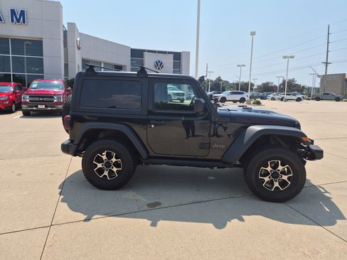 Used 2018 Jeep Wrangler Rubicon AWD/4WD image 3