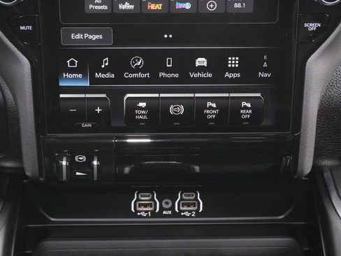 Used 2025 RAM 2500 Laramie AWD/4WD image 18