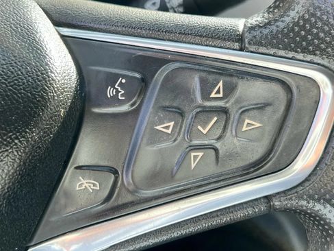 Used 2020 Chevrolet Equinox LS FWD image 17