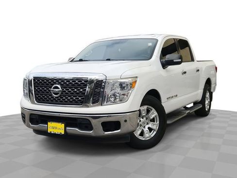 Used 2018 Nissan Titan SV w/ SV Convenience Package image 1