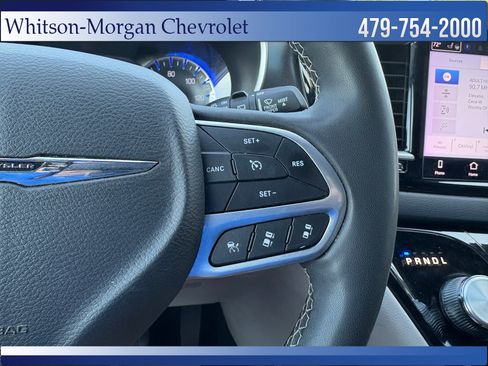 Used 2023 Chrysler Pacifica Touring-L FWD image 19