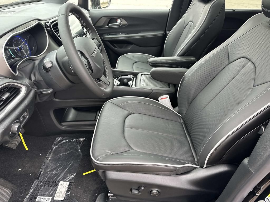 New 2027 Chrysler Pacifica Limited AWD/4WD image 15