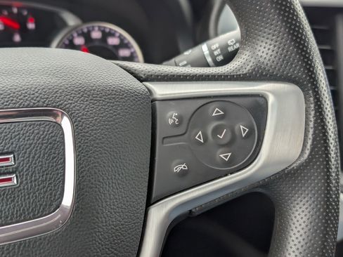 Used 2021 GMC Acadia SLE image 17