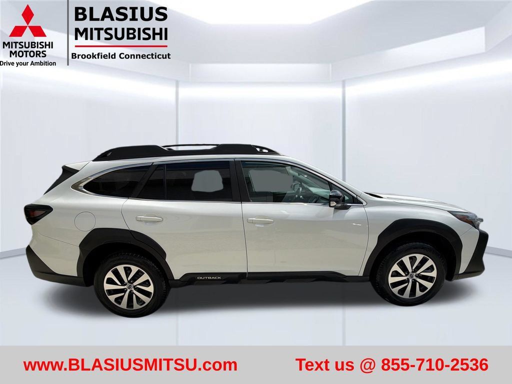 Used 2024 Subaru Outback Premium AWD/4WD image 7