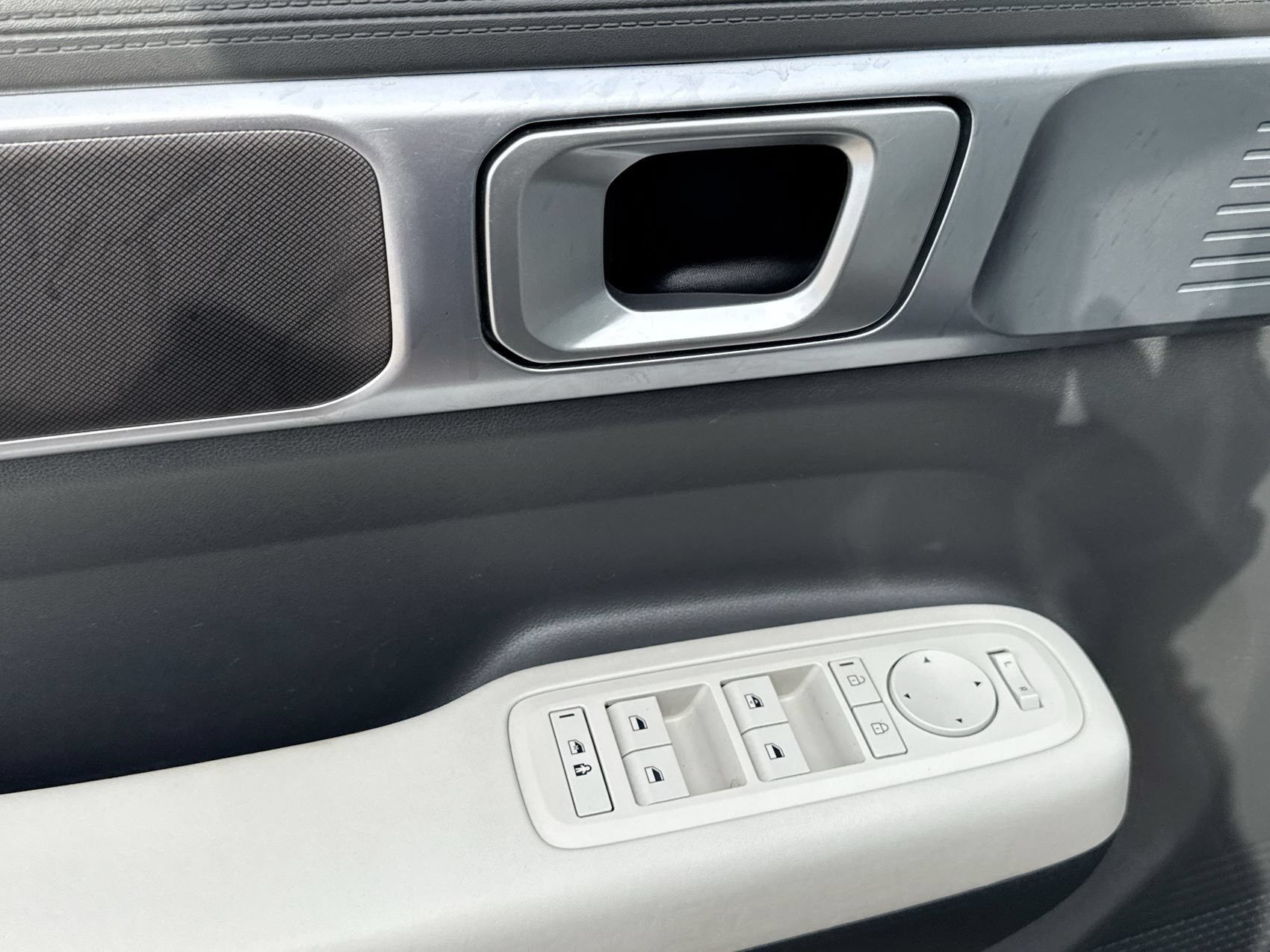 Used 2024 Hyundai Santa Fe SE FWD image 13
