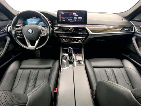 Used 2021 BMW 530e w/ Premium Package image 18