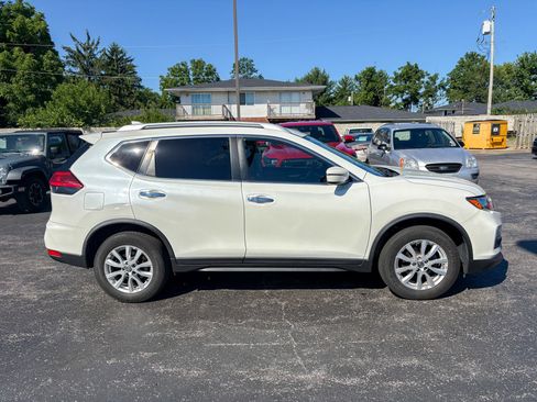 Used 2017 Nissan Rogue SV AWD/4WD image 9