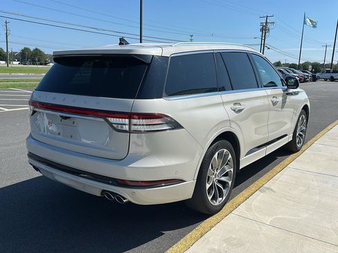 Used 2023 Lincoln Aviator Grand Touring w/ Equipment Group 301A AWD/4WD image 5