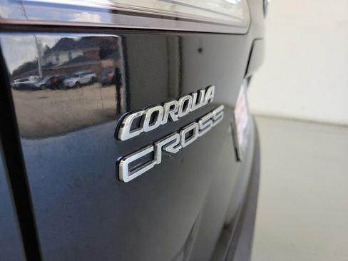 Used 2022 Toyota Corolla Cross LE FWD image 9