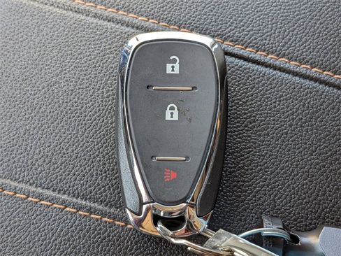 Used 2021 Chevrolet Traverse LS image 31