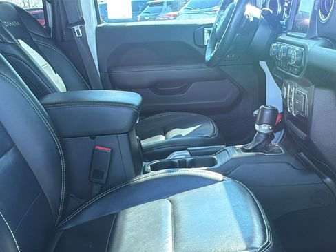 Used 2020 Jeep Wrangler Unlimited Sahara image 13