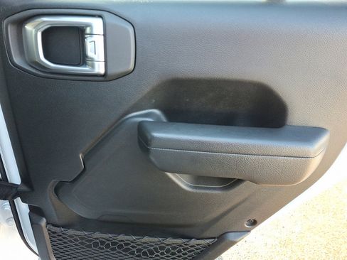 Used 2023 Jeep Wrangler Unlimited image 14