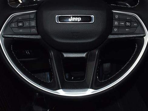 New 2025 Jeep Grand Cherokee Altitude image 24