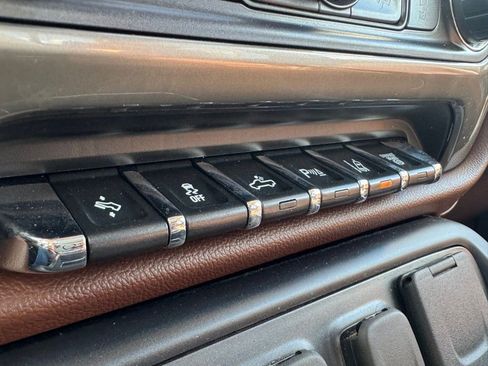 Used 2019 Chevrolet Silverado 2500 High Country w/ Duramax Plus Package image 29