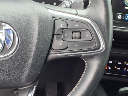 Used 2023 Buick Envision Essence image 18