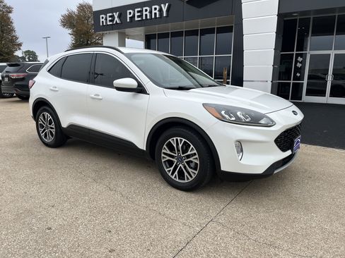 Used 2020 Ford Escape SEL image 2