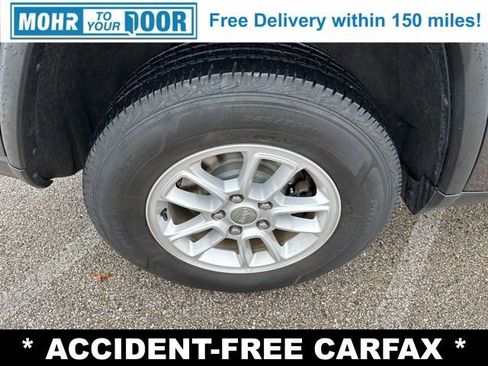 Used 2019 Jeep Grand Cherokee Laredo image 9