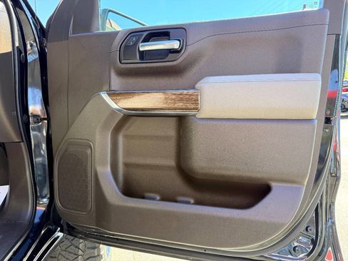 Used 2020 Chevrolet Silverado 1500 LT image 36