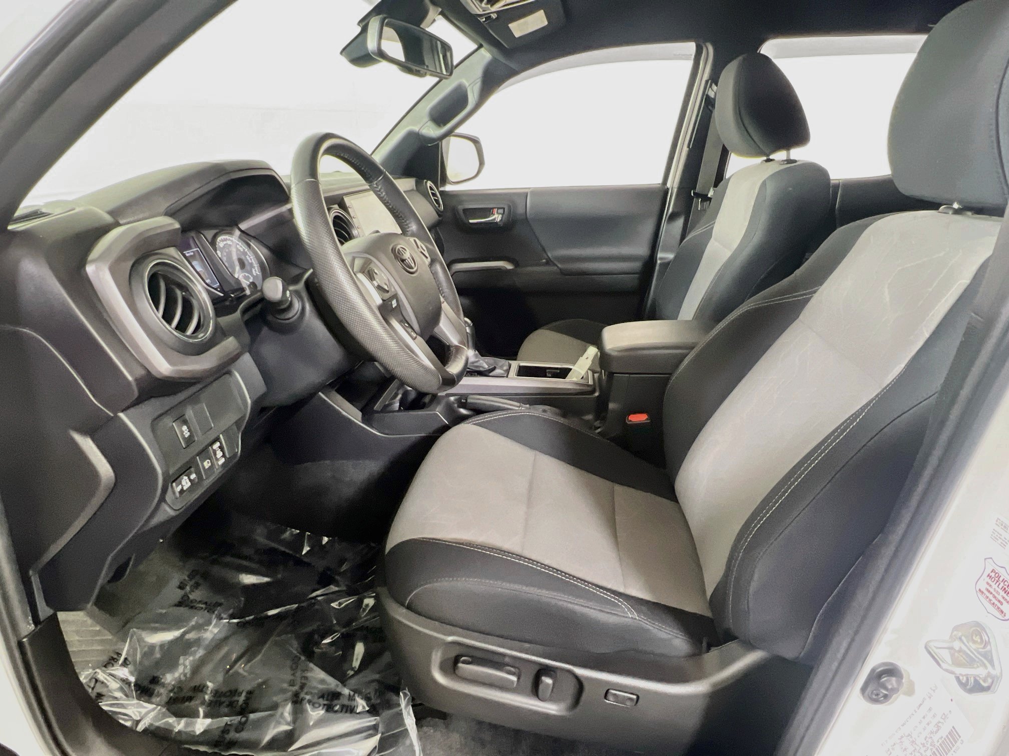 Used 2023 Toyota Tacoma TRD Off-Road w/ Technology Package AWD/4WD image 19