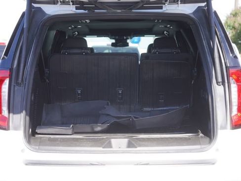 Used 2023 GMC Yukon XL SLT w/ SLT Premium Package AWD/4WD image 34