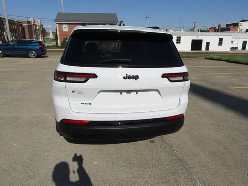 Used 2023 Jeep Grand Cherokee L Laredo AWD/4WD image 4