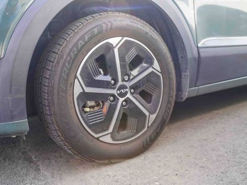 Certified 2023 Kia Niro EX image 7