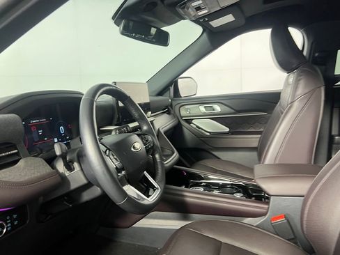 Used 2025 Ford Explorer Platinum w/ LUX Leather Package image 24