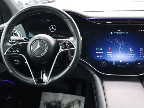 Used 2023 Mercedes-Benz EQS 580 4MATIC SUV w/ Exclusive Trim Package image 12